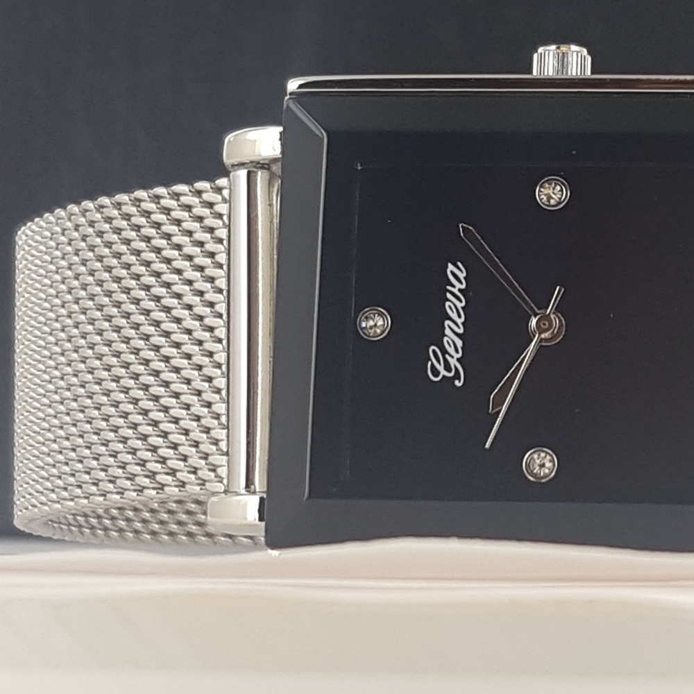 Geneva Unisex Silver Tone Watch with Mesh Band - Picture 2 of 3